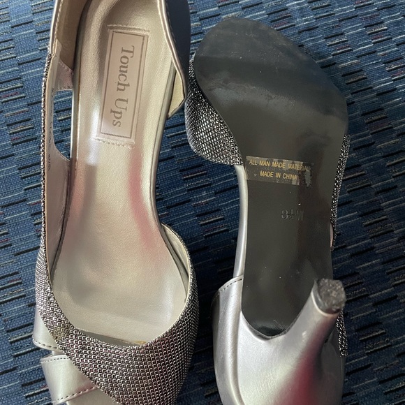 Women’s Shoes, size 8.5W - Picture 3 of 3